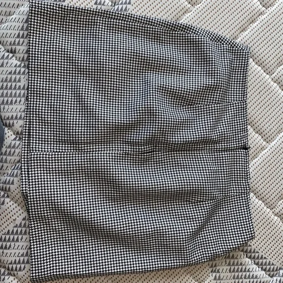 Pattern Mini Skirt - Picture 4 of 4